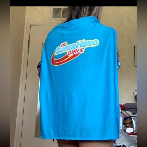 DC Superhero Girls cape one size.  Exclusive from Comicon. - Picture 1 of 3